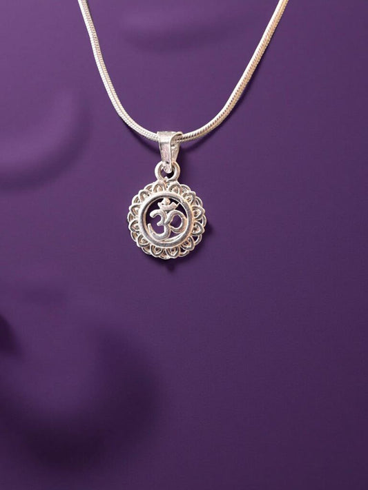 Elegant OM Pendant With Cutting For Men/Women