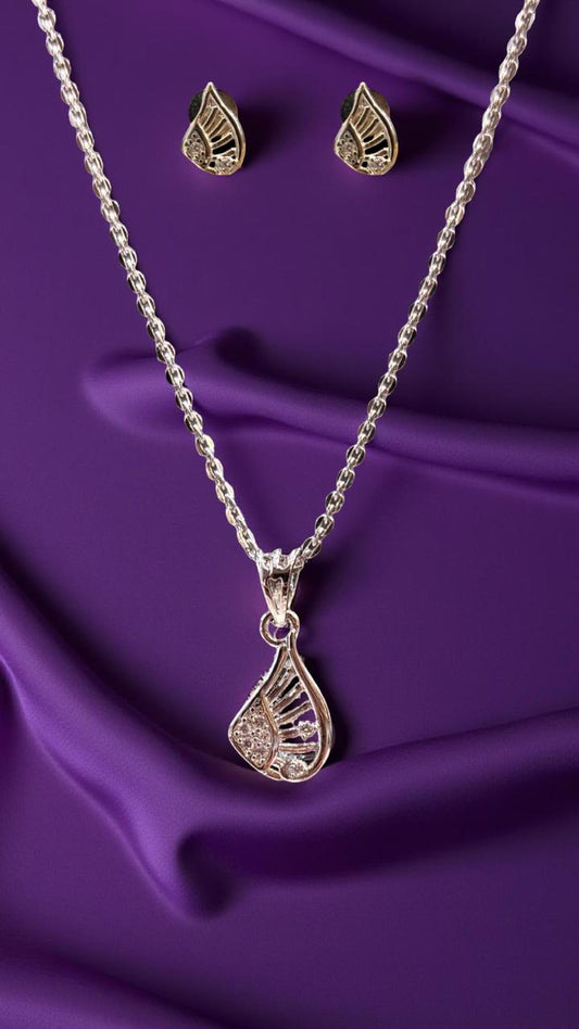 Dew Leafy Pendant Necklace For Women