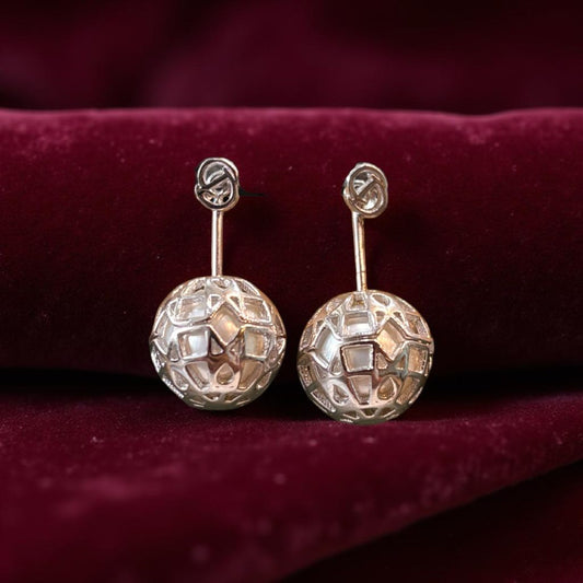 Dazzle Earring With Charm Moti