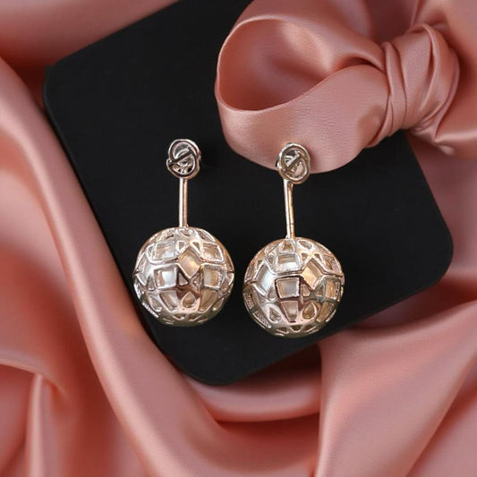 Dazzle Earring With Charm Moti